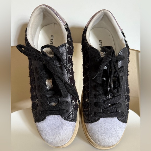 Steve Madden Kids Shoes with black lace/ US Size 4 - Picture 5 of 8